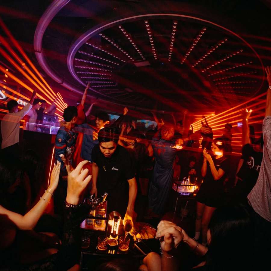 Vòng sáng 360 độ tại Drave Club